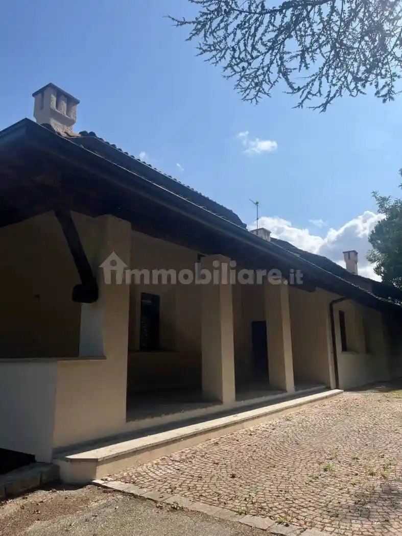 Villa in vendita a Castagnole delle Lanze