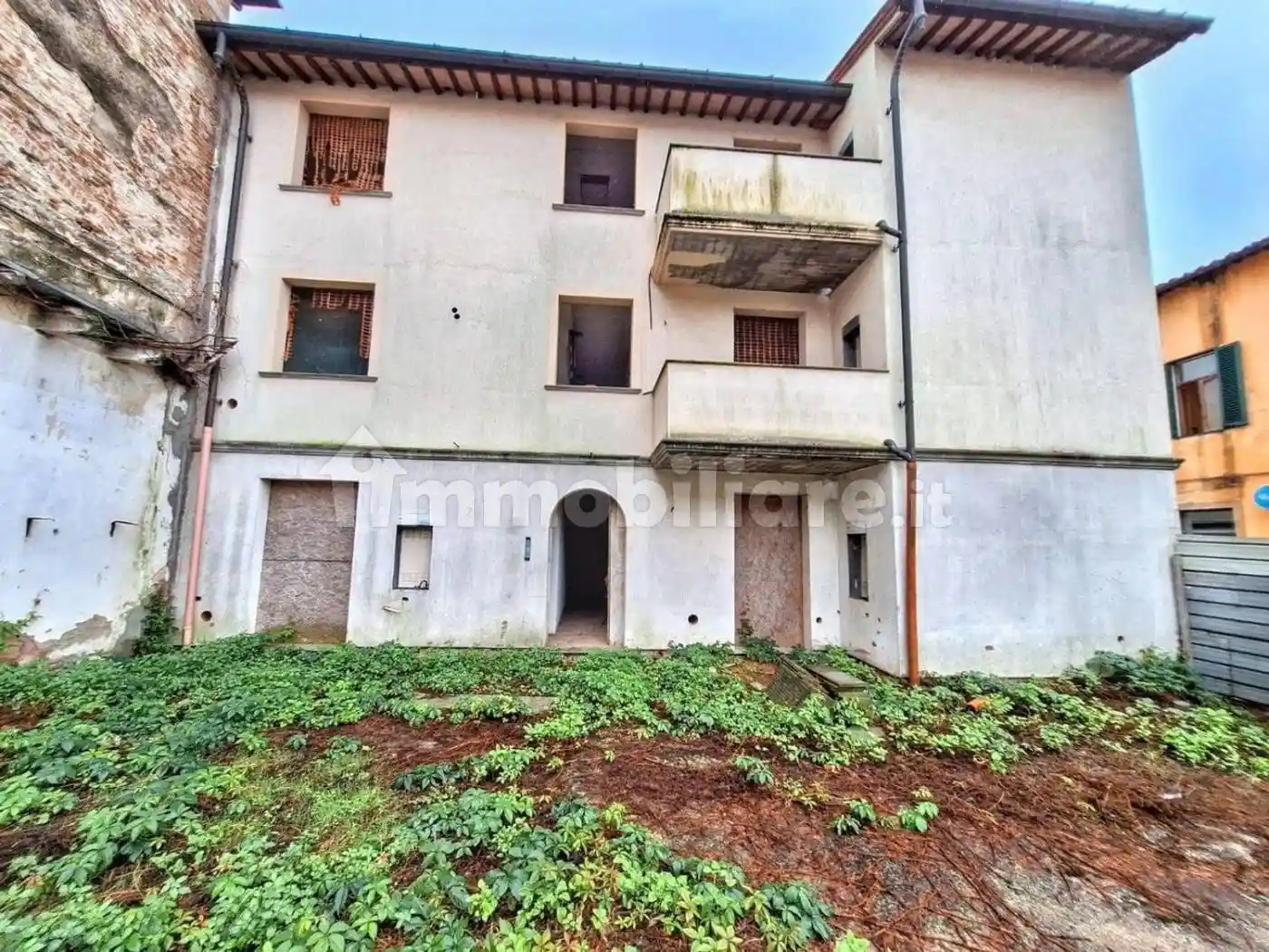 Palazzo - Stabile in vendita a Castelfranco di Sotto