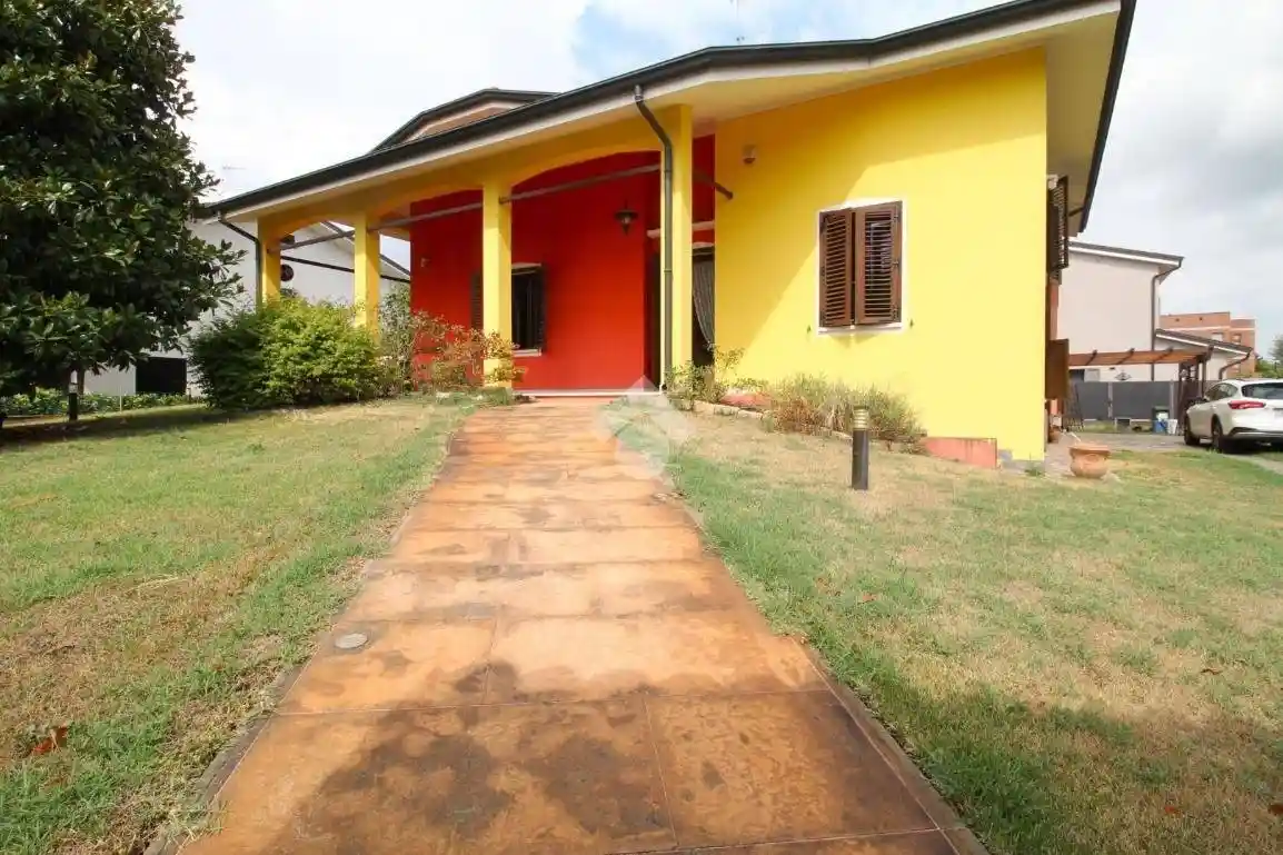 Villa in vendita a Pegognaga