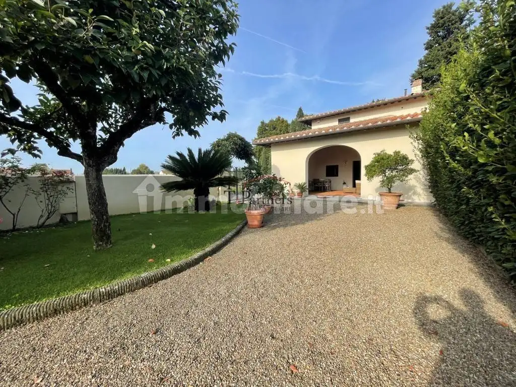 Villa in vendita a Campi Bisenzio