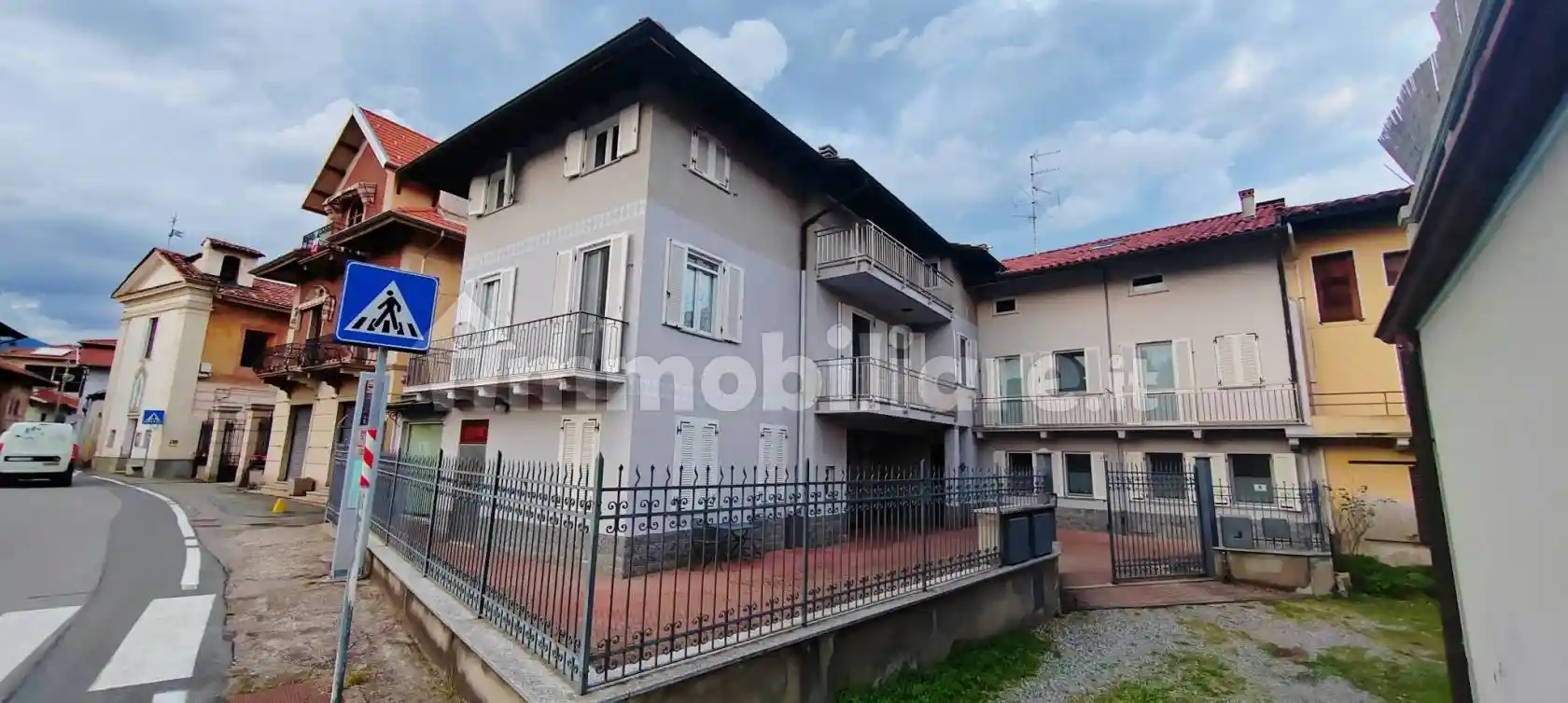 Villa bifamiliare piazza Mario Graziola 4, Centro, Lessona - foto 2