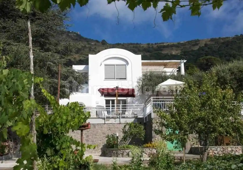 Villa plurifamiliare Strada Provinciale Anacarpi-Faro-Punta Carena 25, Anacapri - foto 2