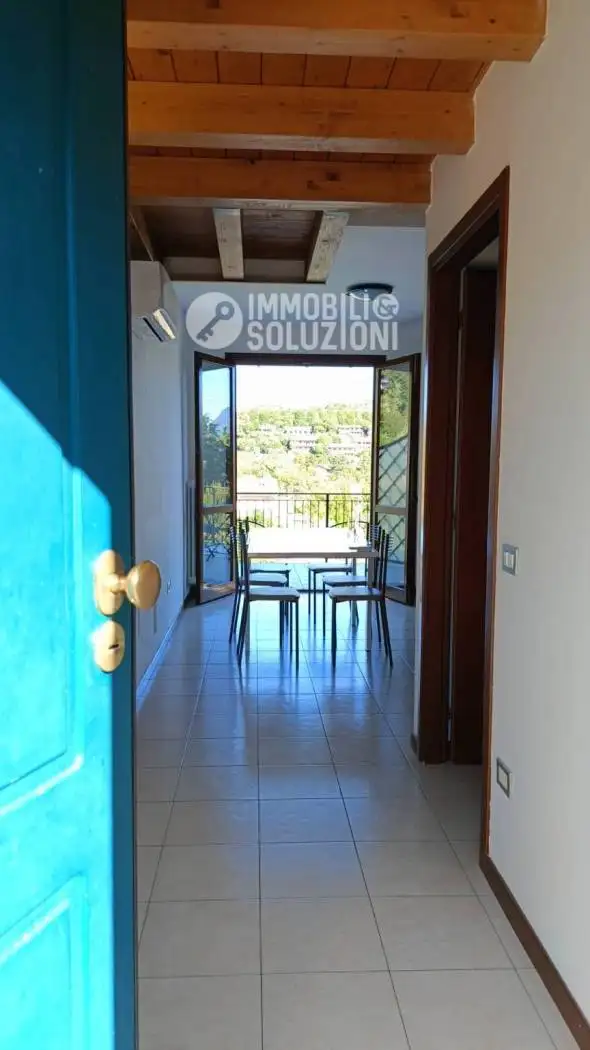 Trilocale via Molaria 7, Pieve Vecchia, Villaggio Sanghen, Manerba del Garda - foto 2