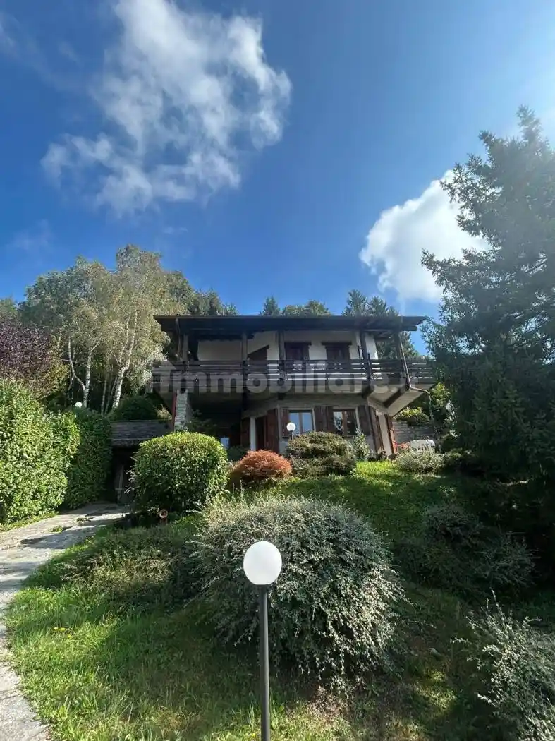 Villa in vendita a Selvino