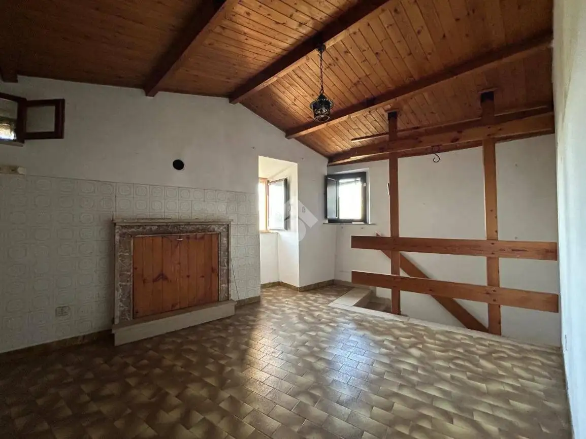 Trilocale via di Mezzo 66, Centro, Baschi - foto 2