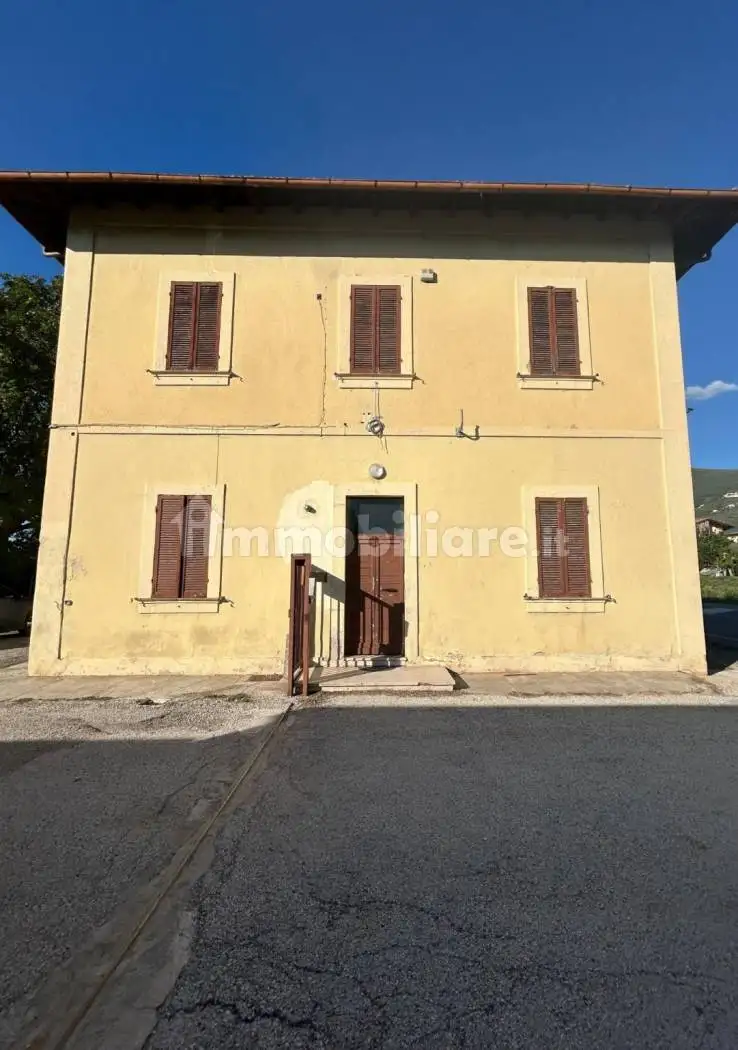 Palazzo - Edificio in vendita a Campello sul Clitunno