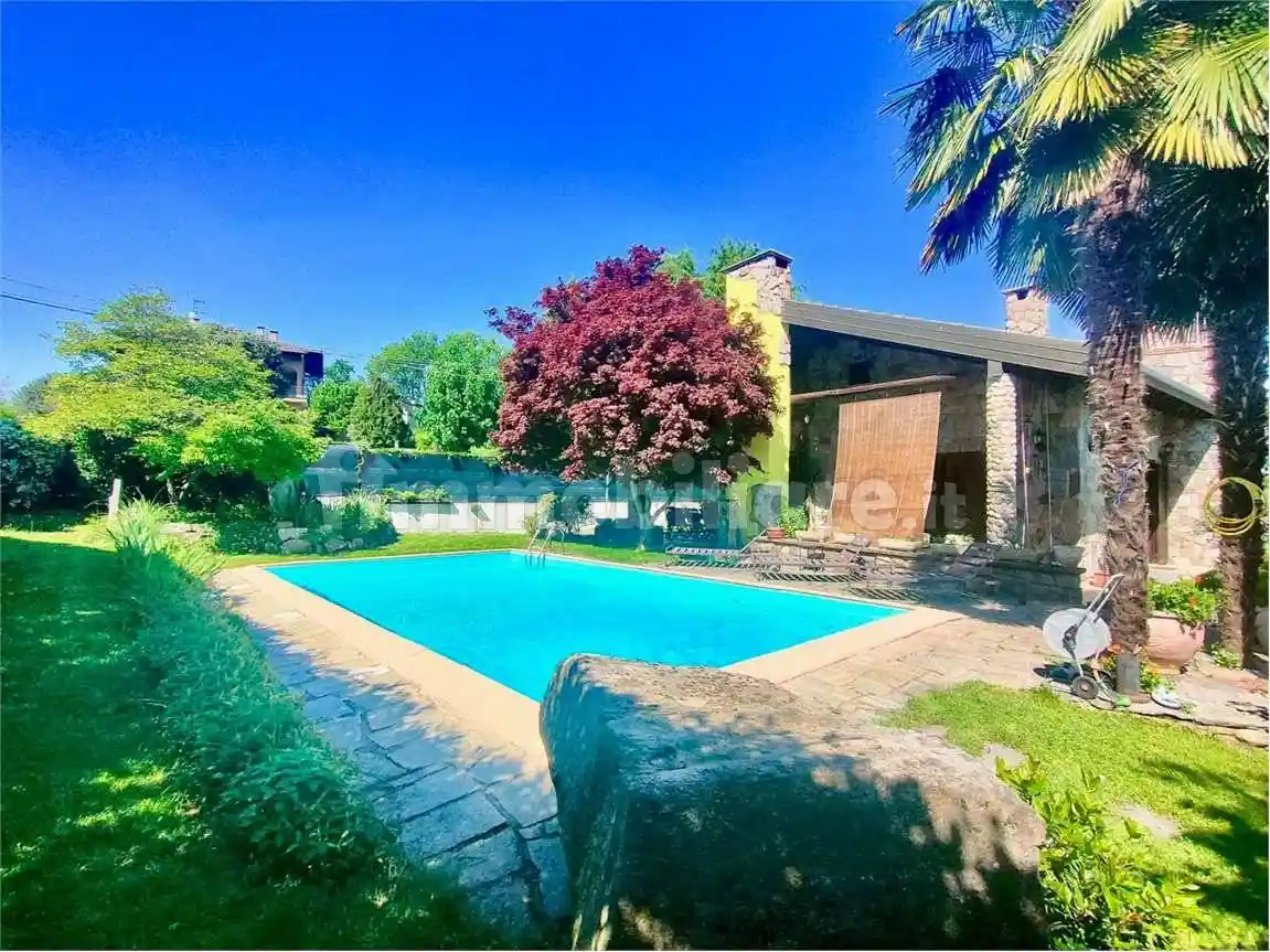 Villa in vendita a Besozzo