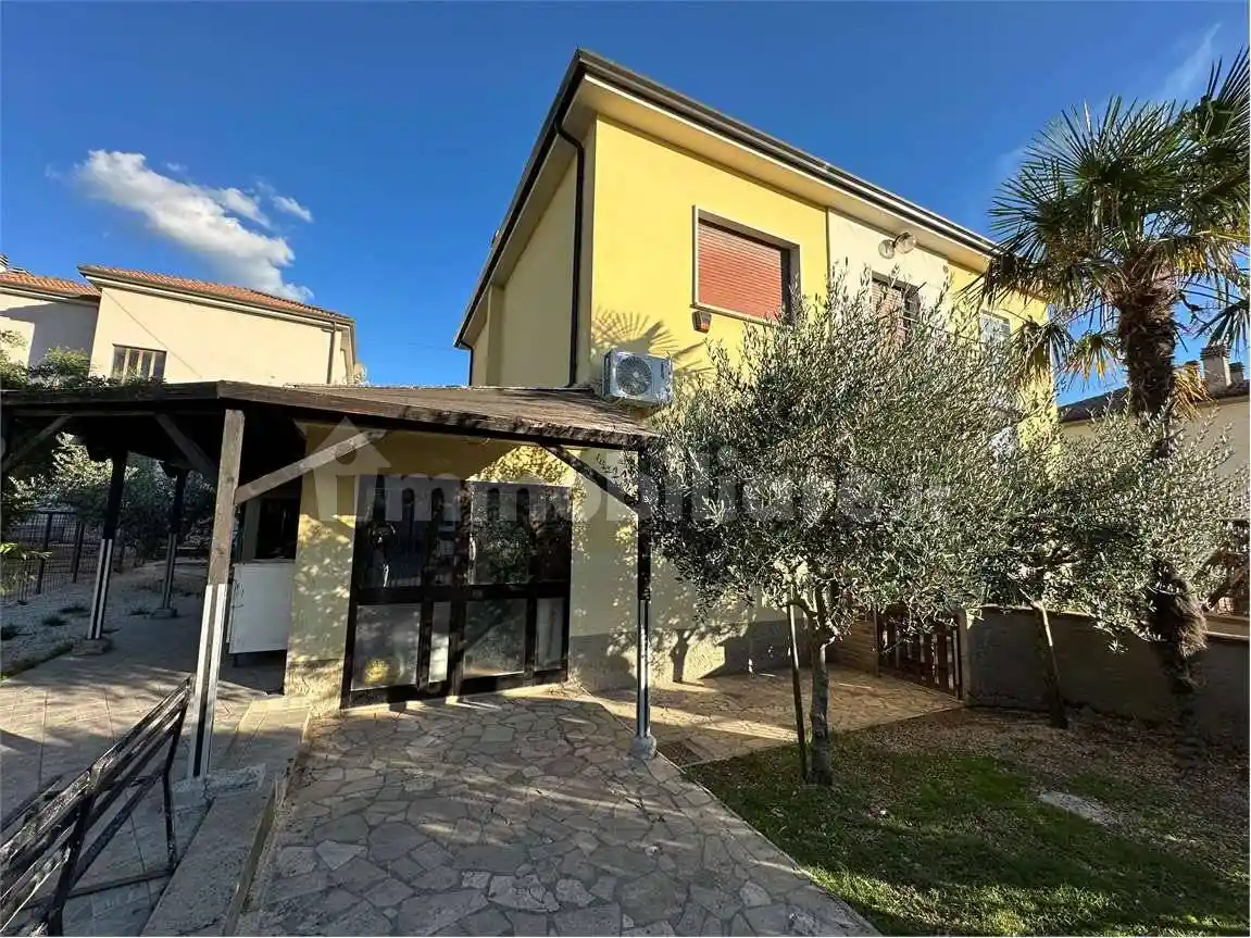 Villa in vendita a Gualdo Tadino