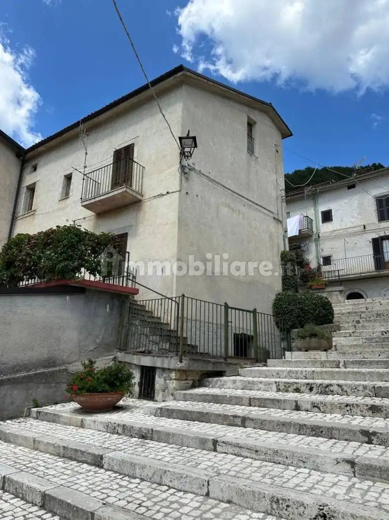 Casa indipendente in vendita a Villetta Barrea