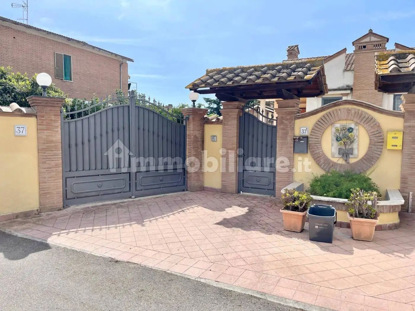 Villa bifamiliare in vendita a Roma