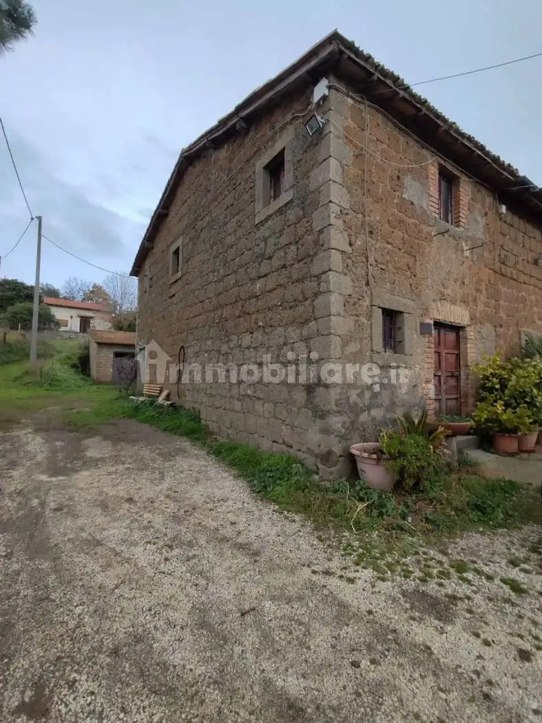 Rustico - Casale in vendita a Viterbo