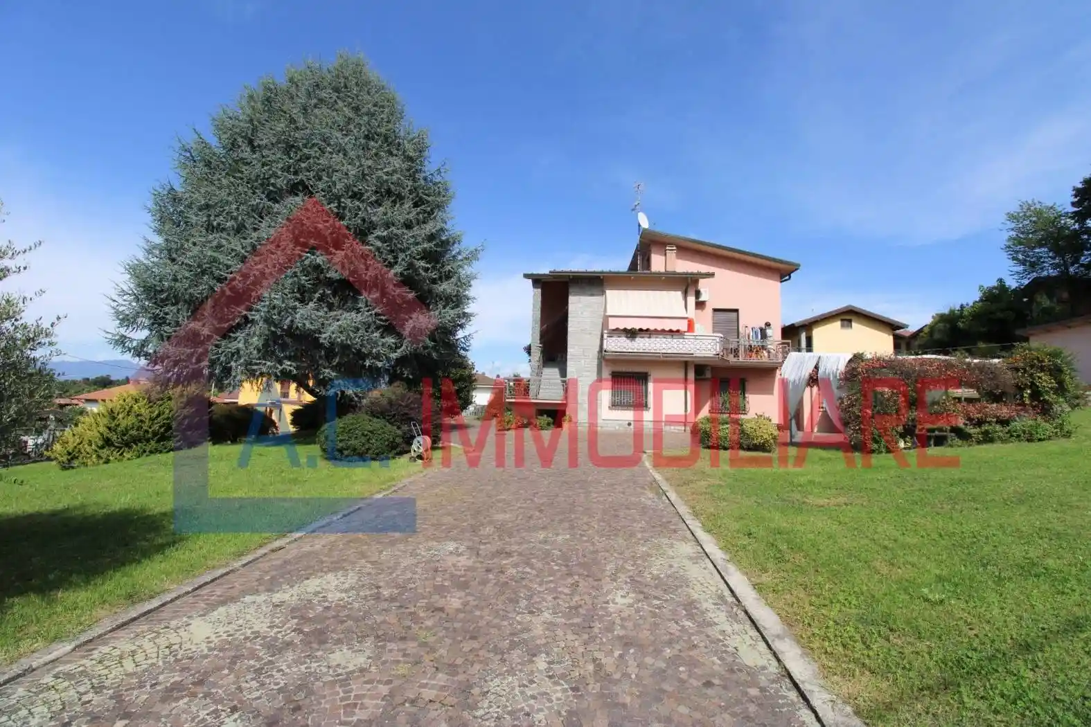 Villa in vendita a Vergiate