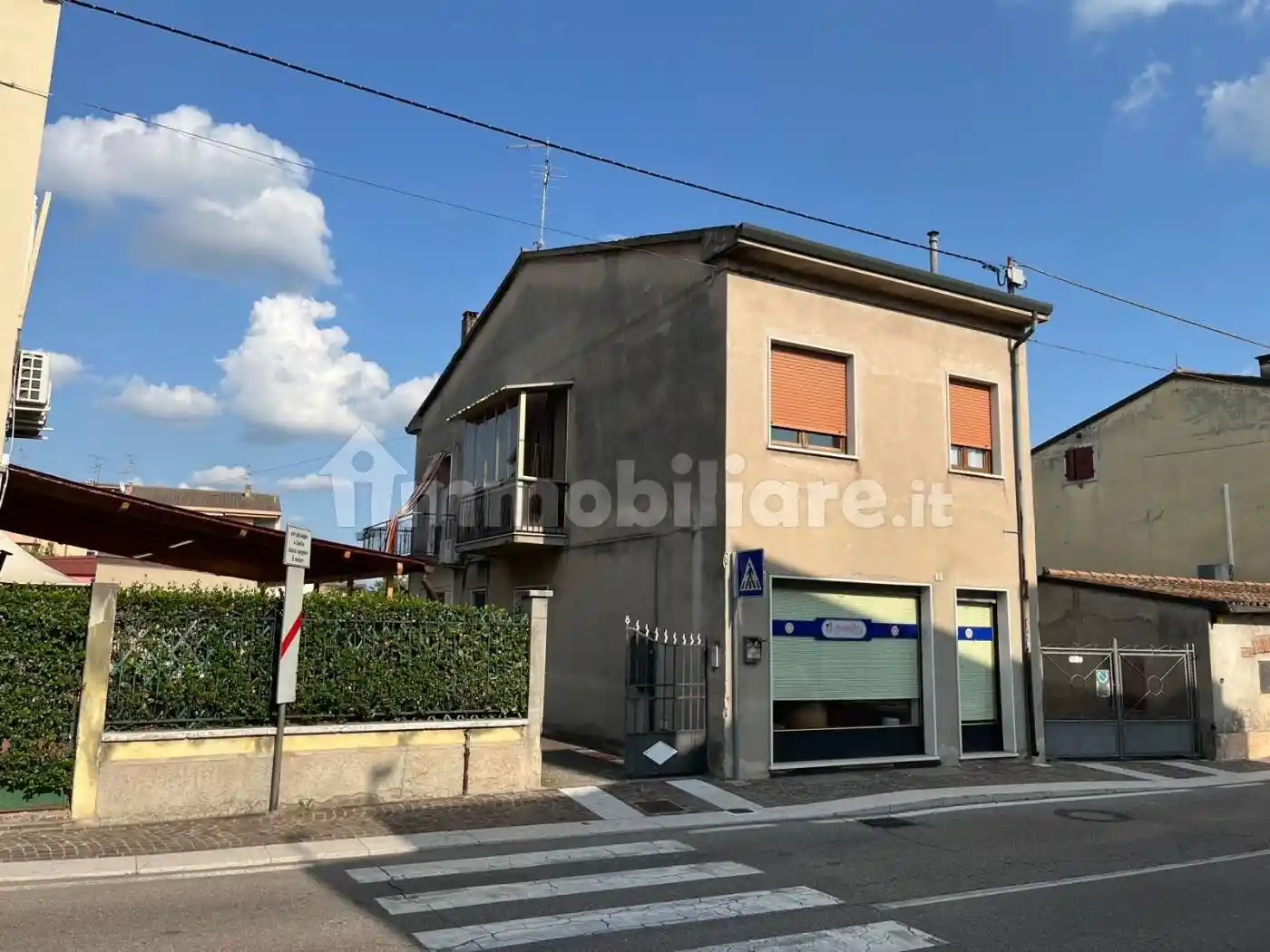 Casa indipendente in vendita a Villafranca di Verona