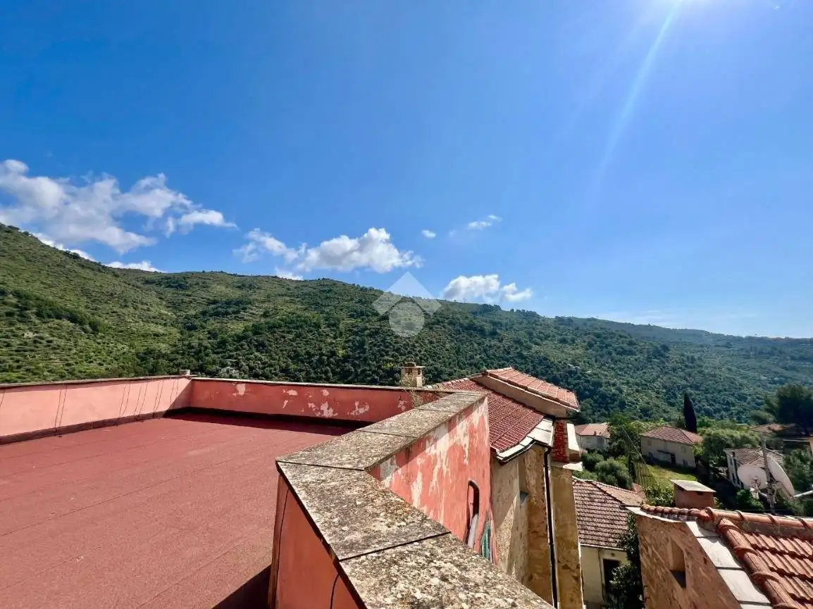 Appartamento in vendita a Pietrabruna