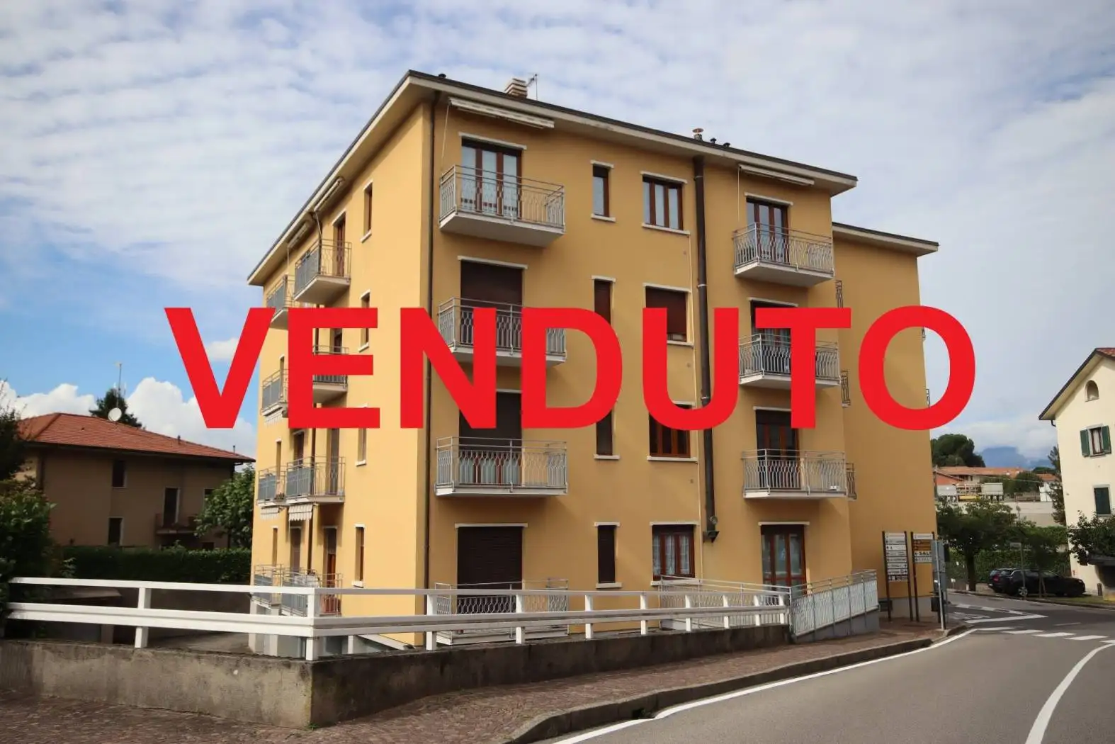 Appartamento in vendita a Barzanò