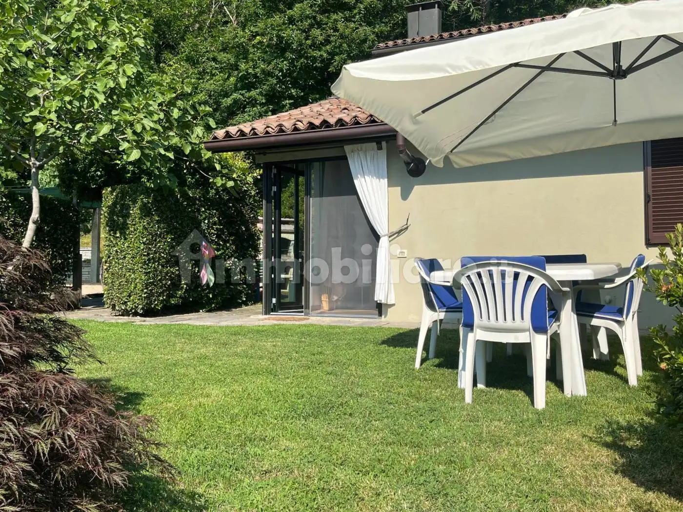 Appartamento in affitto a Angera