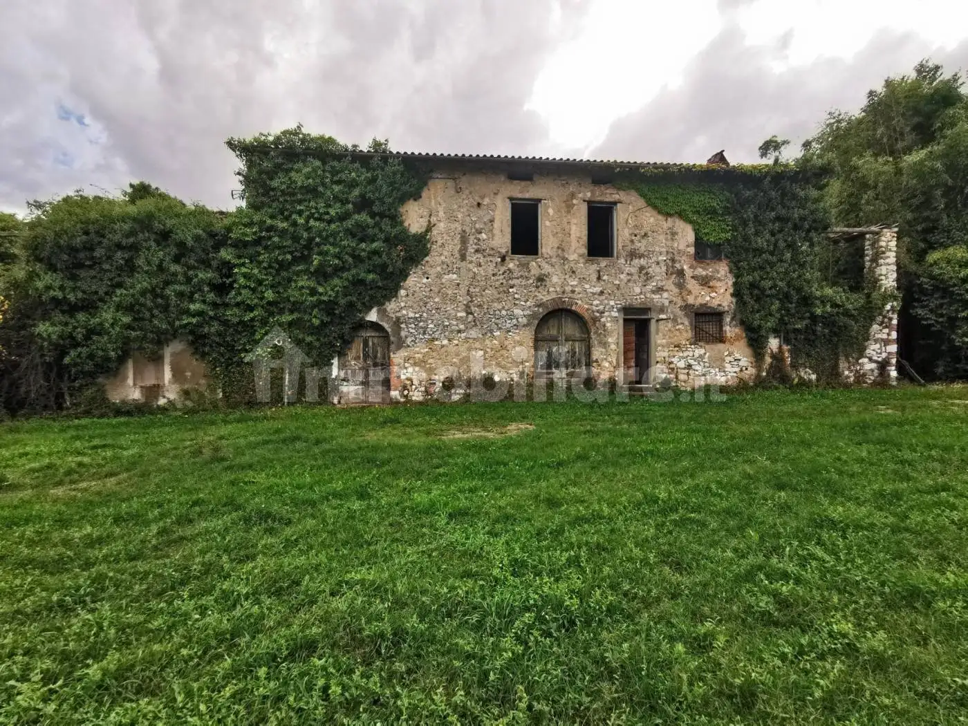 Rustico - Casale in vendita a Lucca