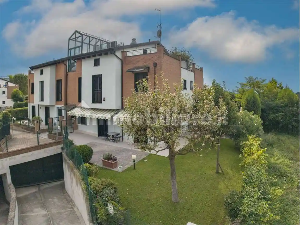 Villa in vendita a Modena