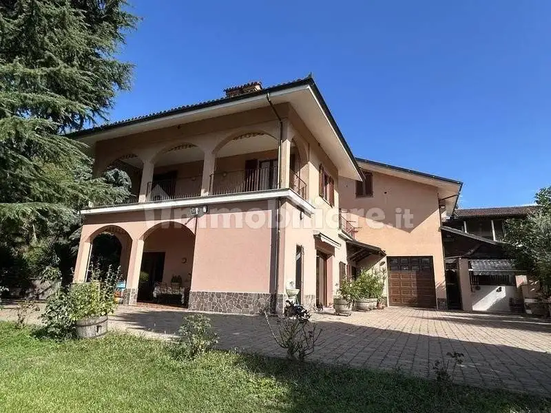 Villa in vendita a La Morra