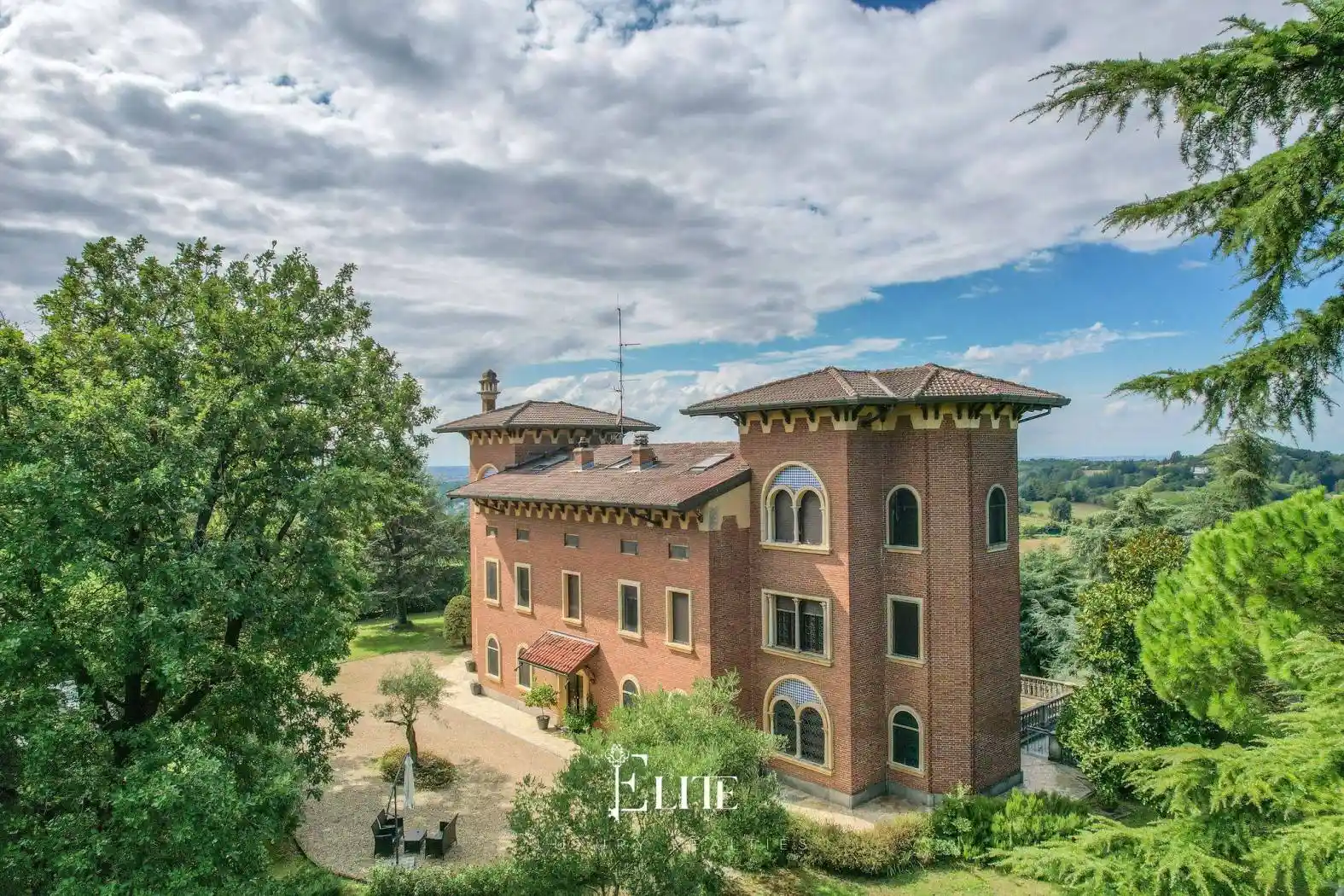 Villa in vendita a Valenza