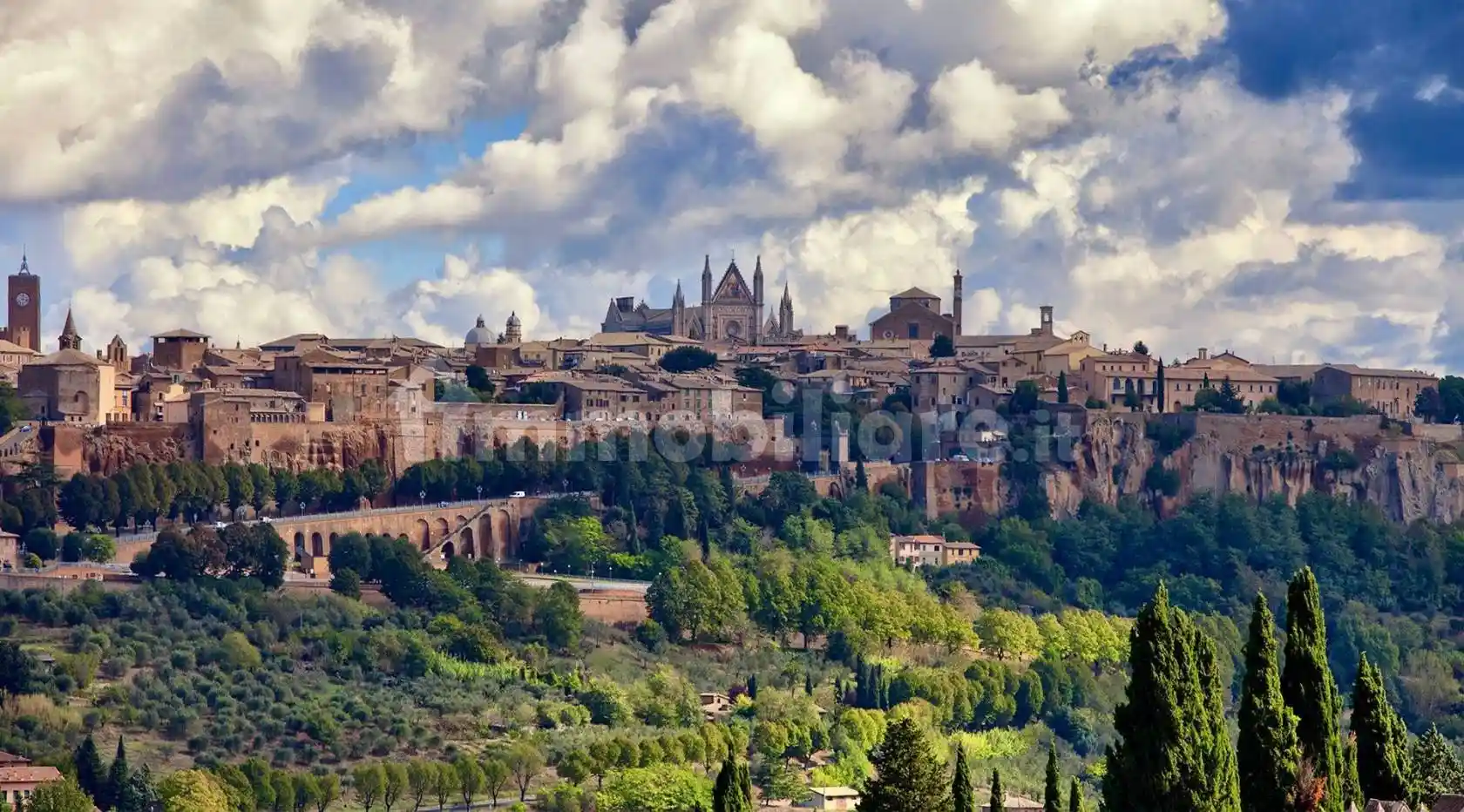 Palazzo - Edificio in vendita a Orvieto