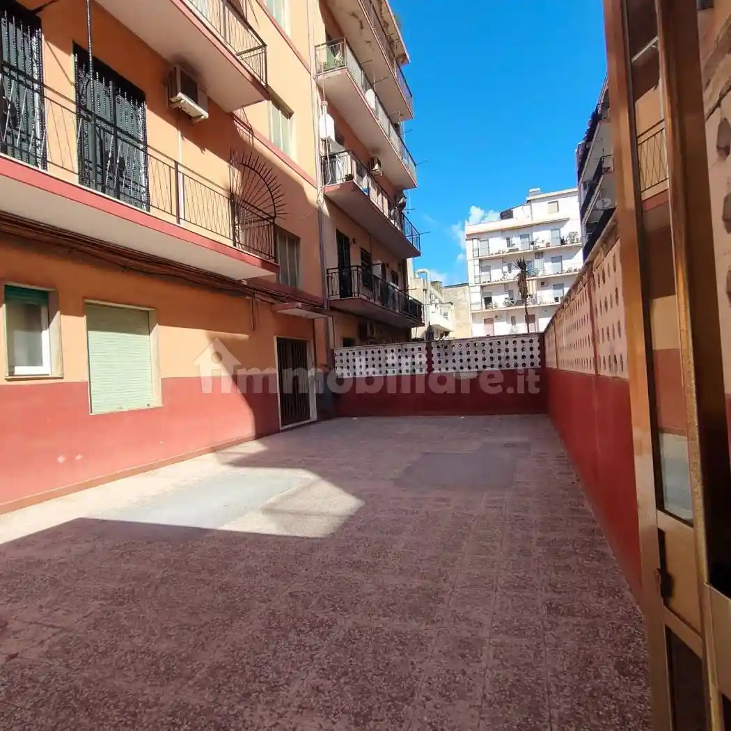 Trilocale via Emilio Cuzzocrea, Centro Storico, Reggio Calabria - foto 2