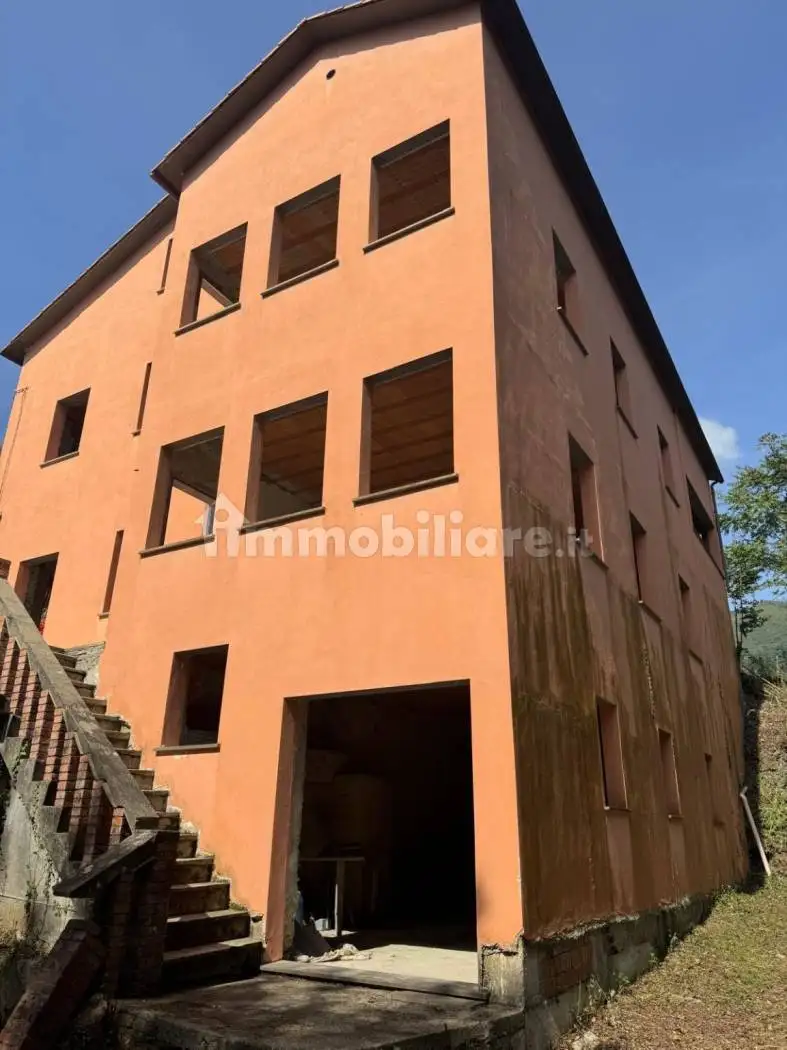 Palazzo - Edificio in vendita a Moconesi