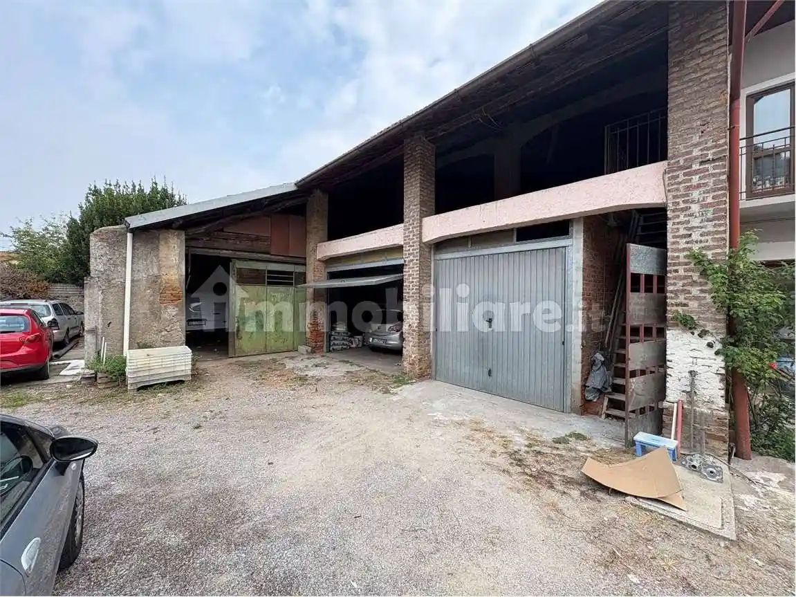 Rustico - Casale in vendita a Tradate