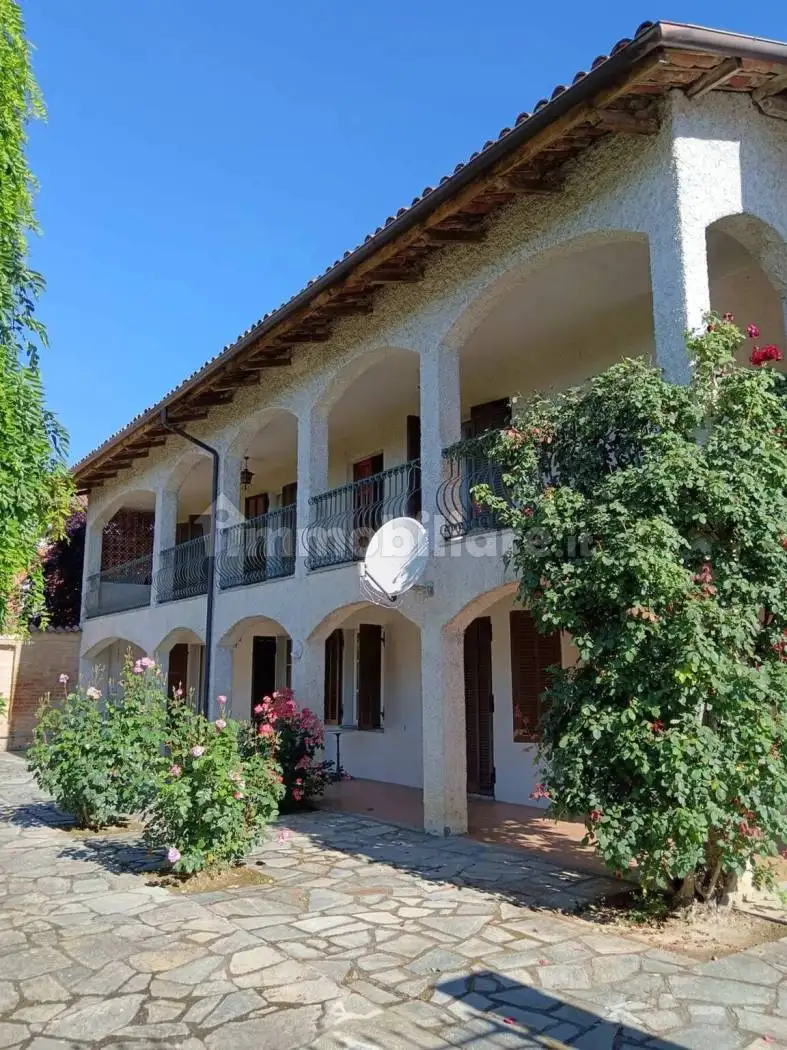 Villa unifamiliare via Garibaldi, 1, Centro, Belveglio - foto 2