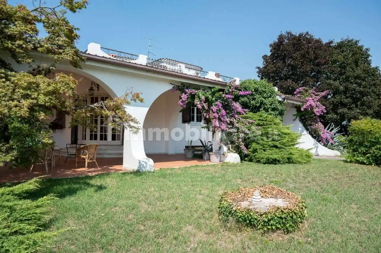 Villa in vendita a Sommacampagna