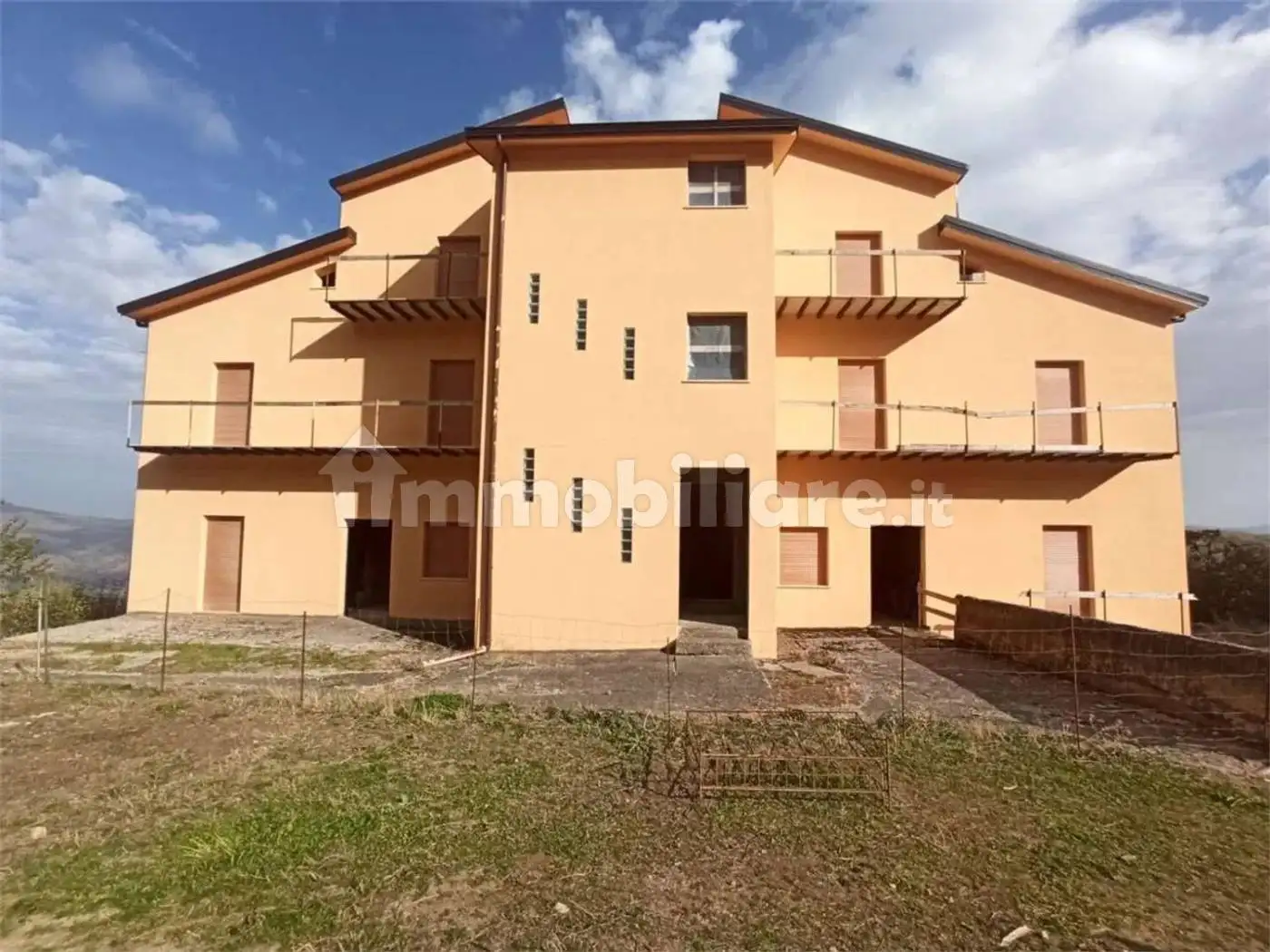 Palazzo - Edificio in vendita a Geraci Siculo