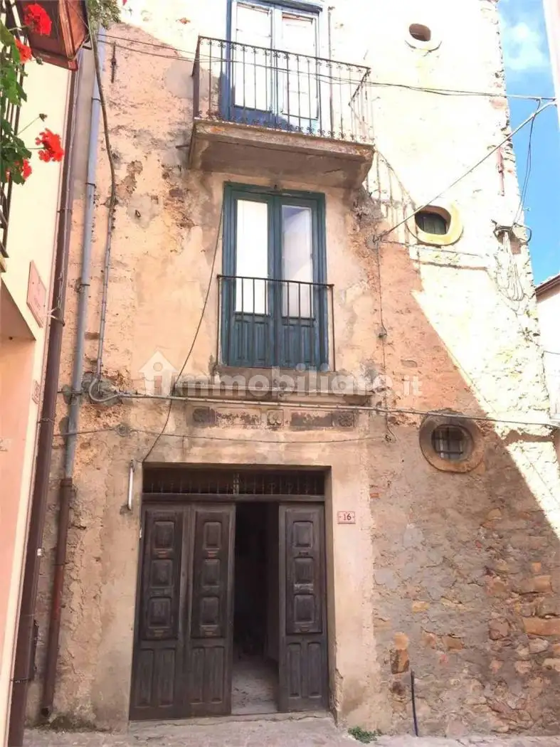 Villa in vendita a Geraci Siculo