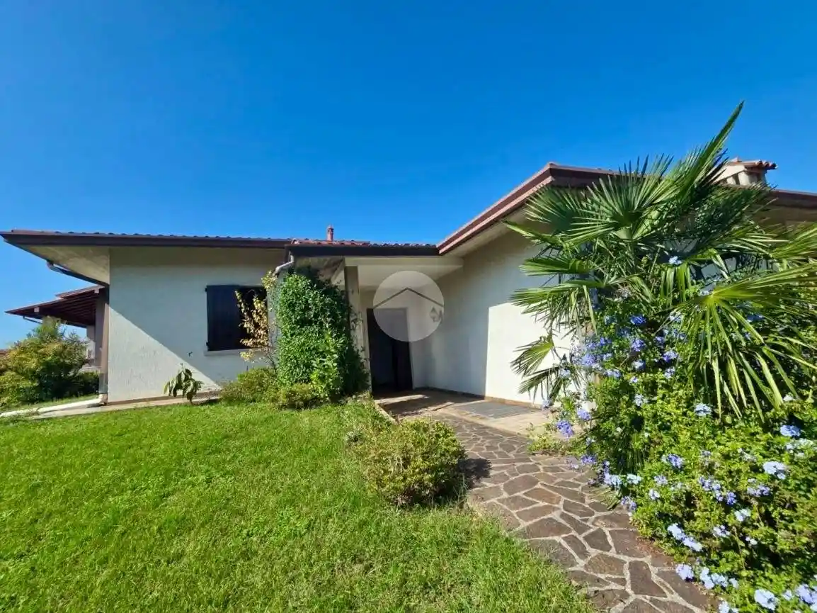 Villa in vendita a Puegnago sul Garda