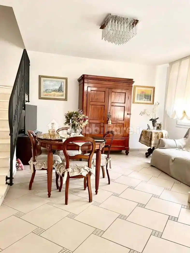 Villa in vendita a Russi