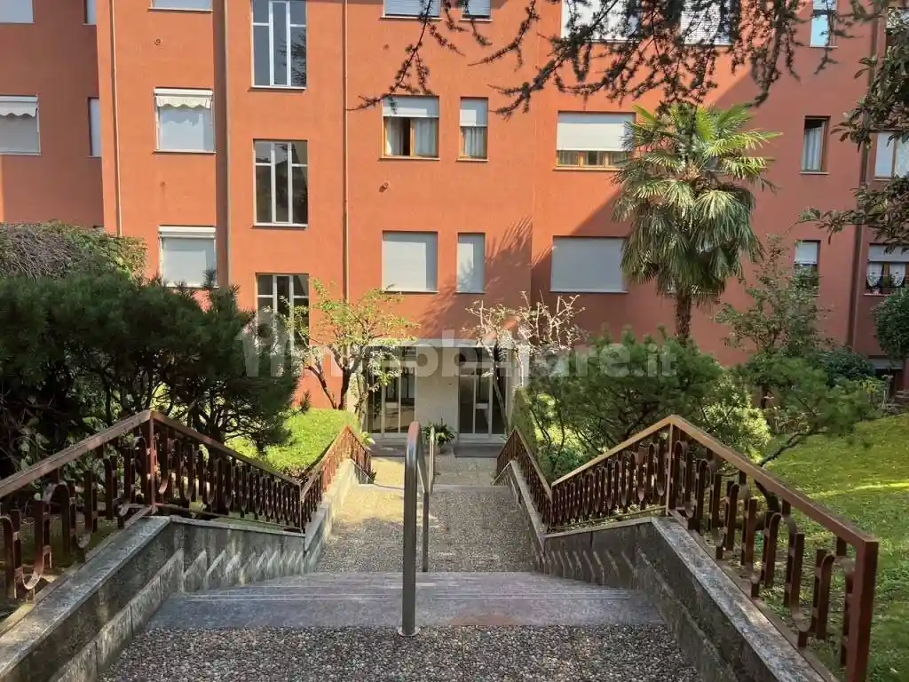 Quadrilocale via Umberto Maddalena 16, Centro, Cantù - foto 2