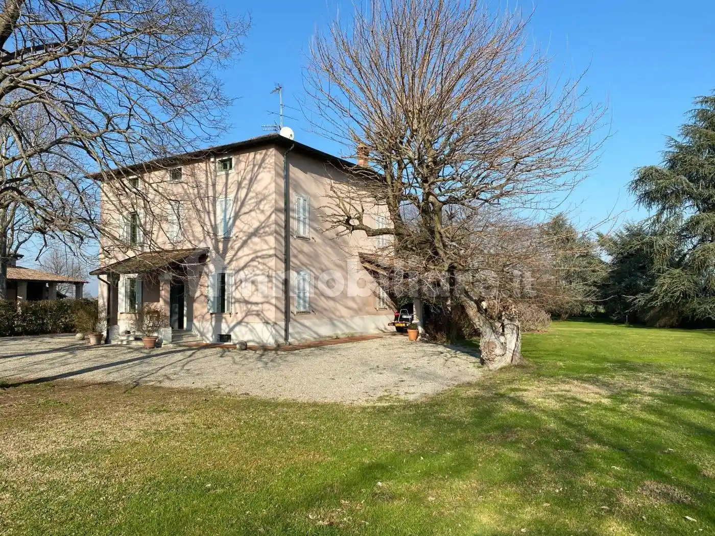 Villa in vendita a Traversetolo