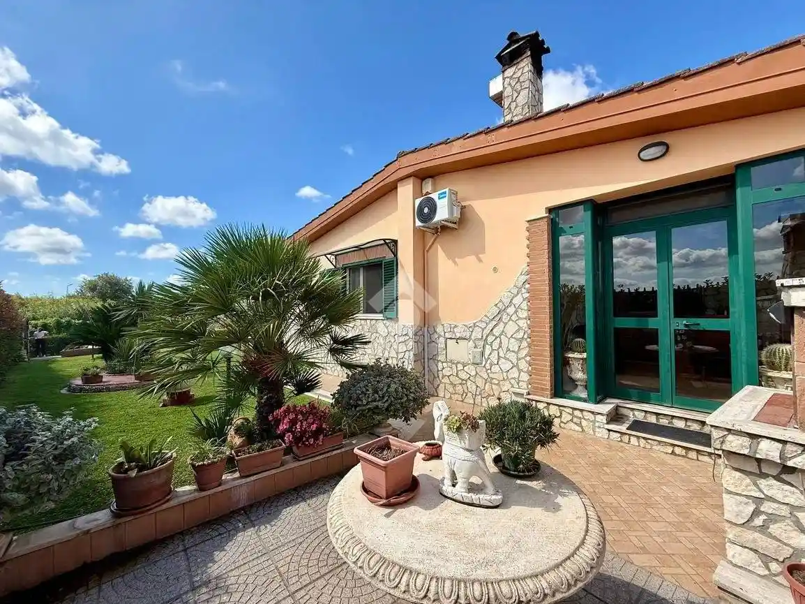 Villa in vendita a Aprilia