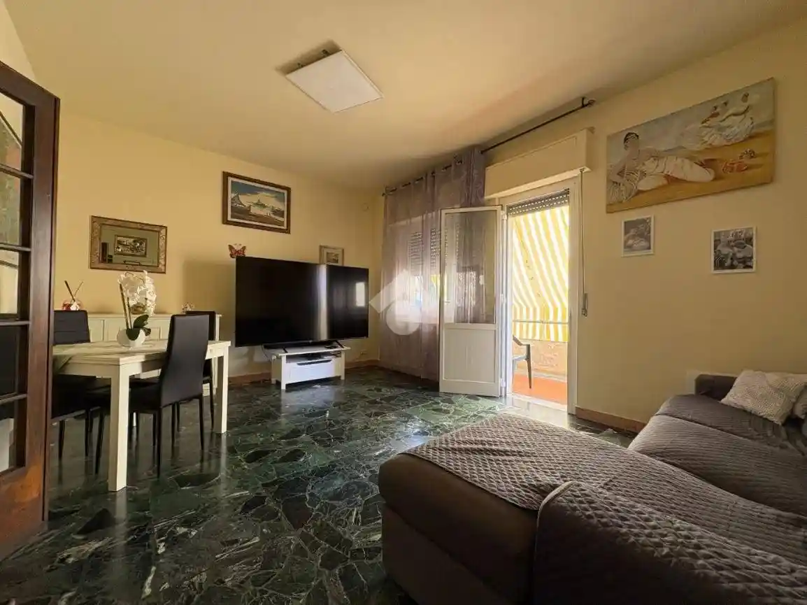 Appartamento in vendita a Montignoso