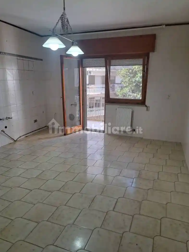 Trilocale via Forlì 10, Centro, Battipaglia - foto 2