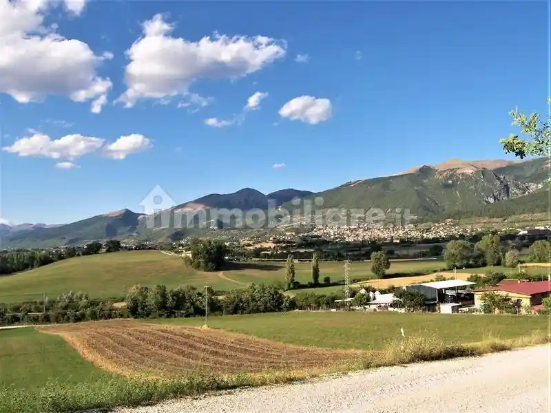 Rustico - Casale in vendita a Gualdo Tadino