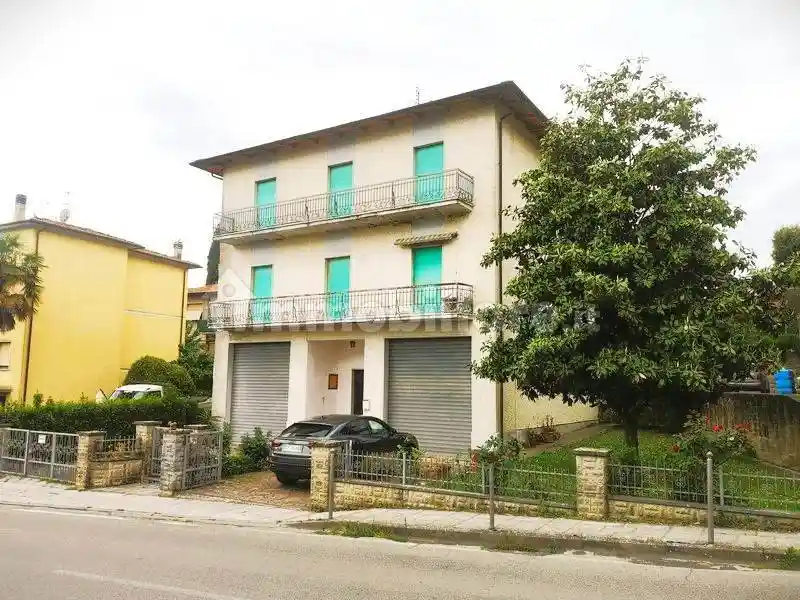 Villa in vendita a Lucignano
