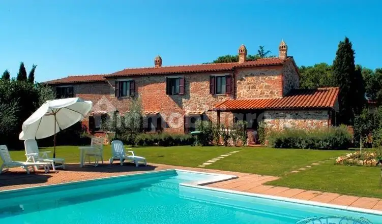 Rustico - Casale in vendita a Castiglione del Lago