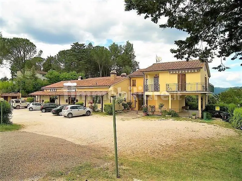 Rustico 730 m², Centro, Baschi - foto 2