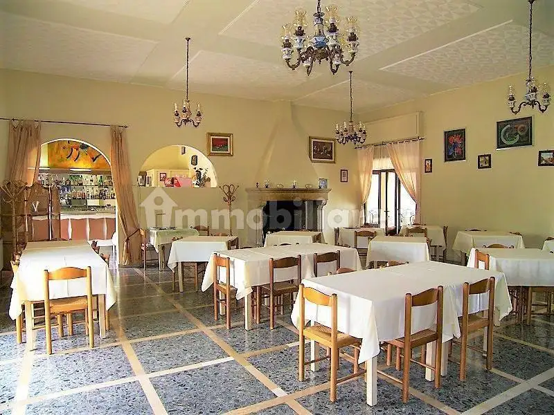 Rustico 730 m², Centro, Baschi - foto 3