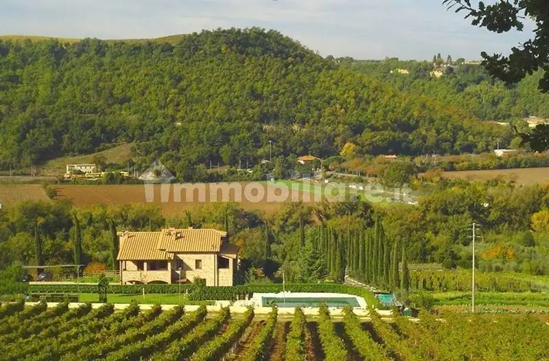 Rustico - Casale in vendita a Baschi