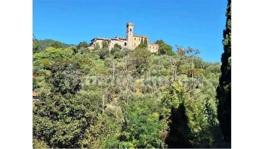 Appartamento in vendita a Massa e Cozzile