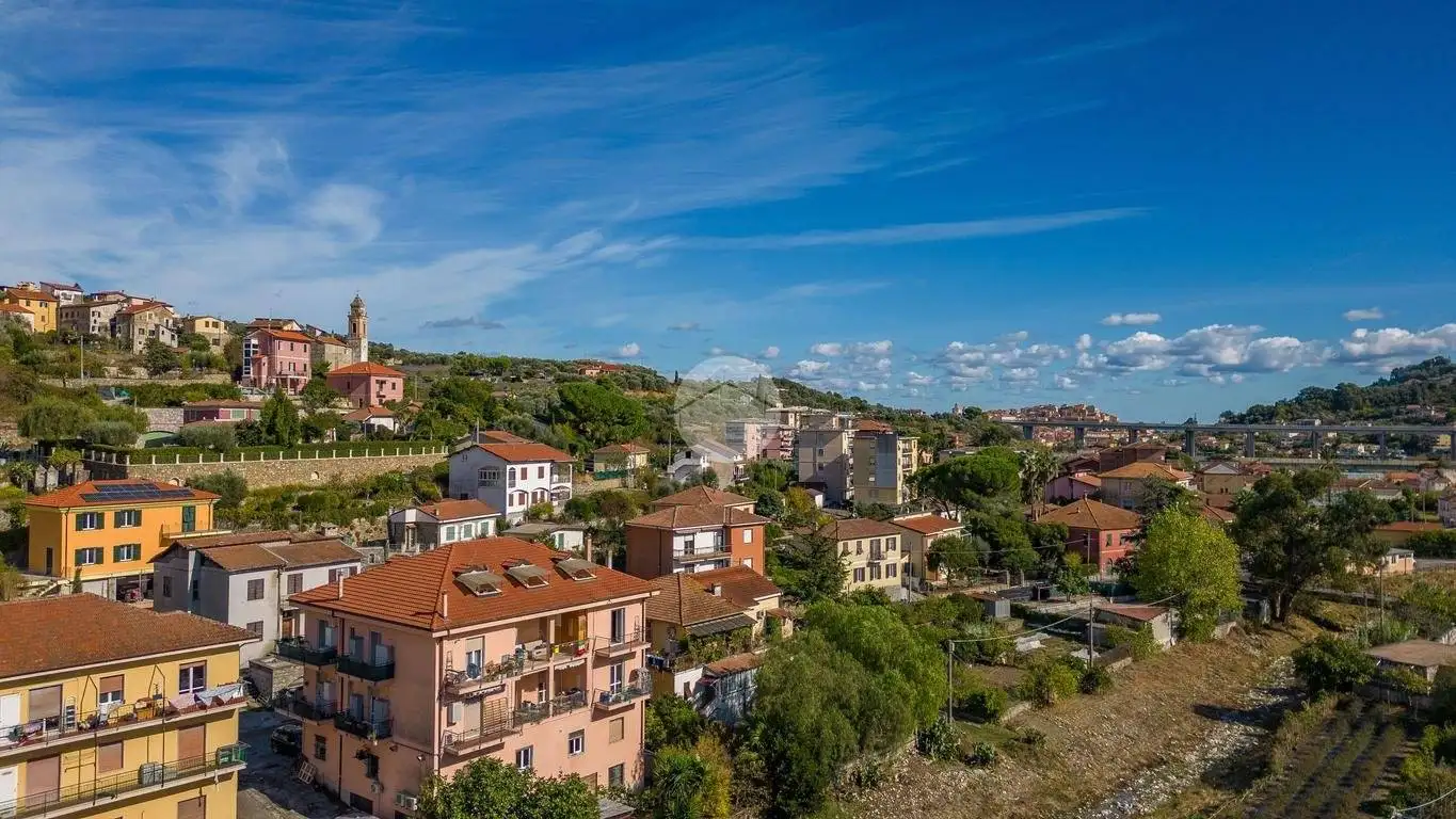 Appartamento in vendita a Imperia