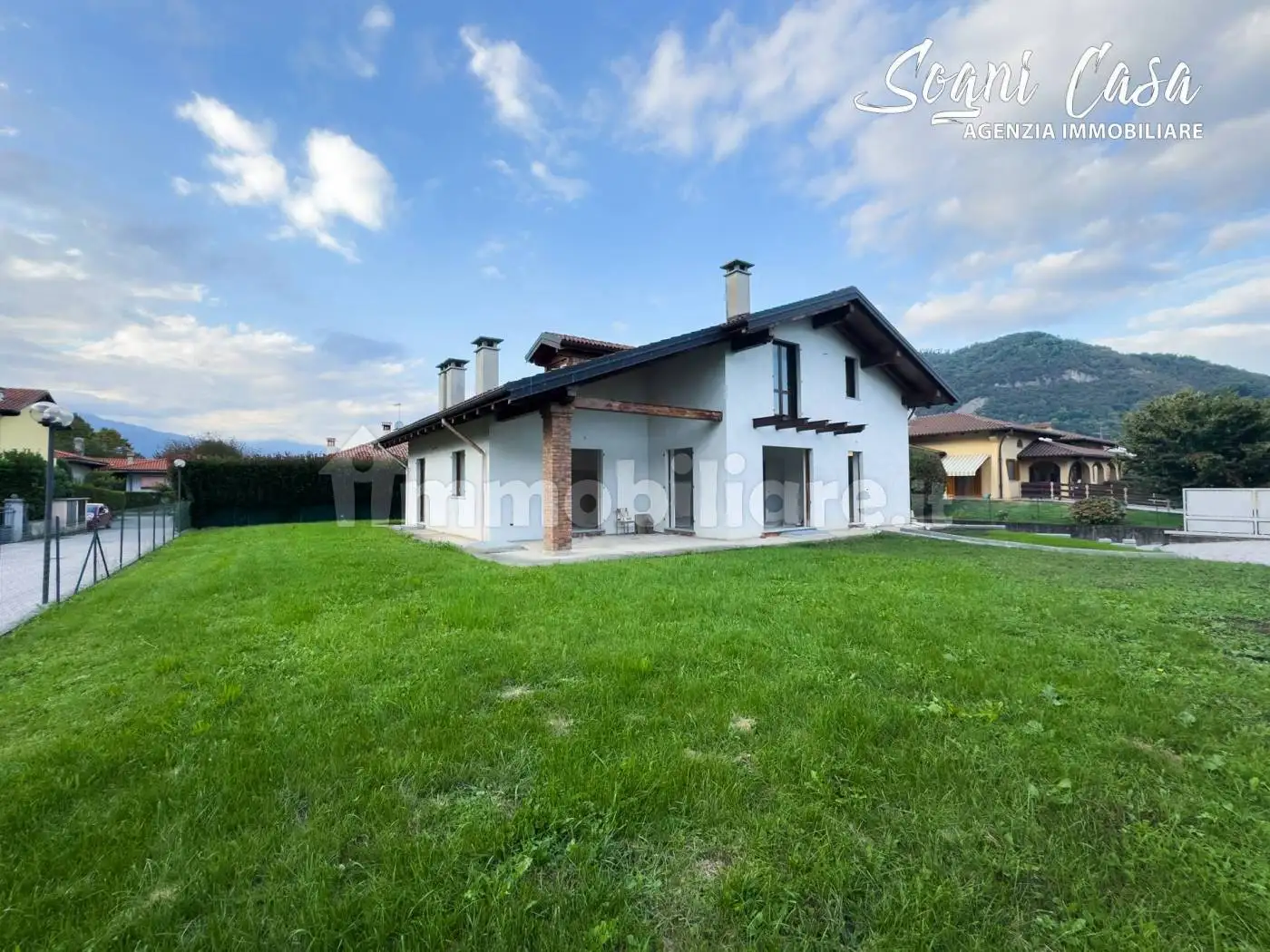 Villa in vendita a Serravalle Sesia