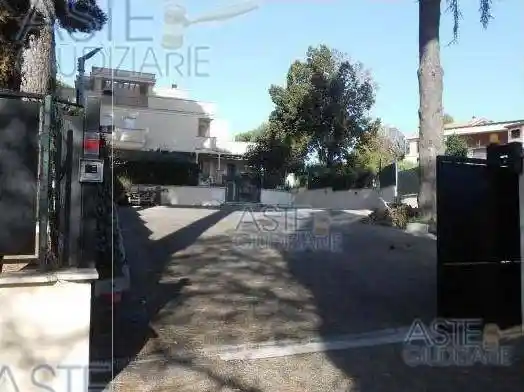 Casa indipendente in vendita a Genzano di Roma