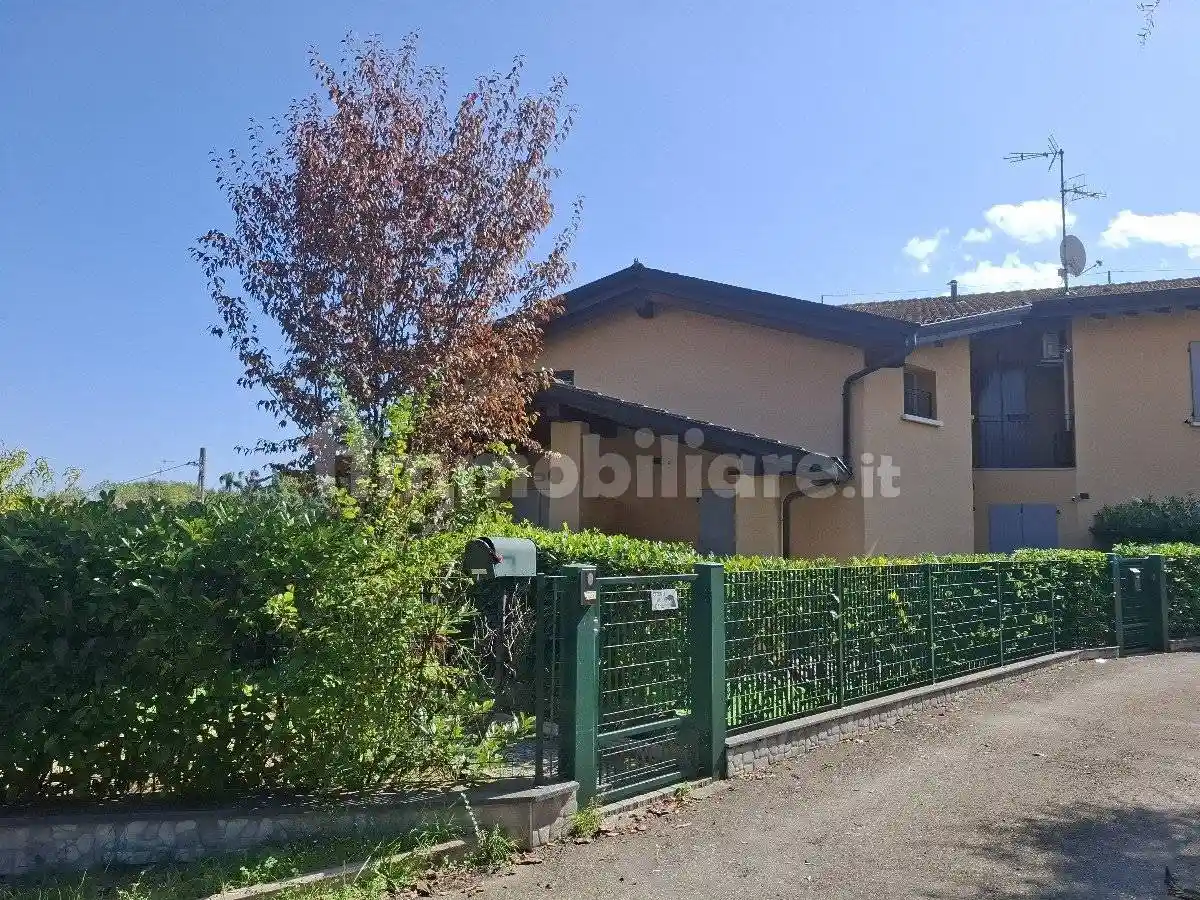 Villetta a schiera in vendita a Vezzano sul Crostolo